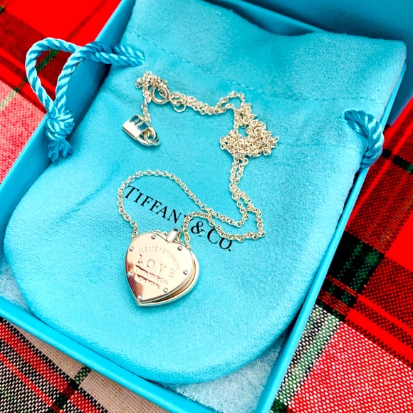 Tiffany & Co. Jewelry - ♥️♥️ RTT
Love Sliding Heart Pendant♥️♥️